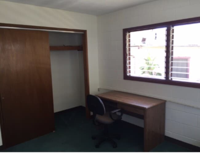 Building Photo - 3 bed 2 bath Kekaha duplex.