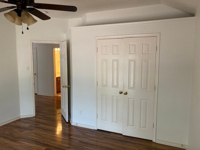 Building Photo - 514 Big Oak Ct