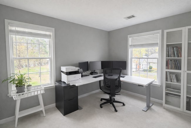 Building Photo - Beautiful backyard