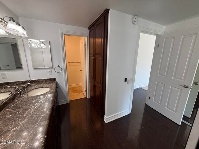 Building Photo - 914 Dunbar Ln