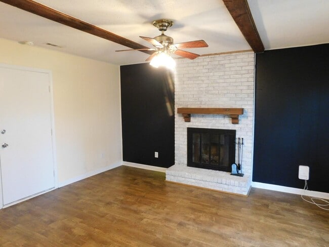 Building Photo - Quaint Family Home