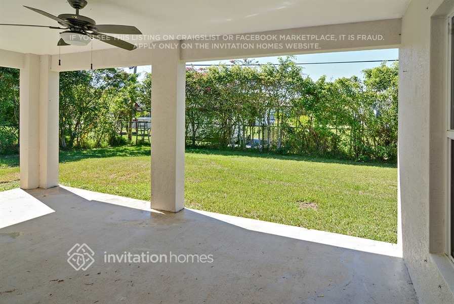 Building Photo - 2090 SW Capeador St