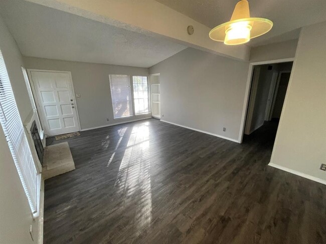 Building Photo - 12613 Tree Line Dr