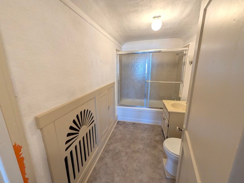 Bath Up - 123 E North St