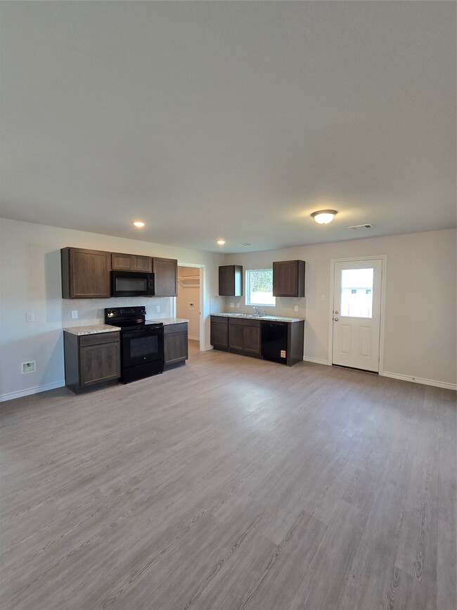 Building Photo - 1204 Daniel St