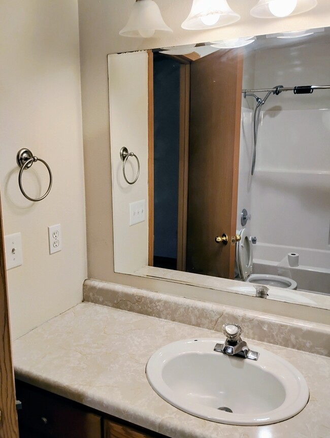 Building Photo - 428 W White Ash St