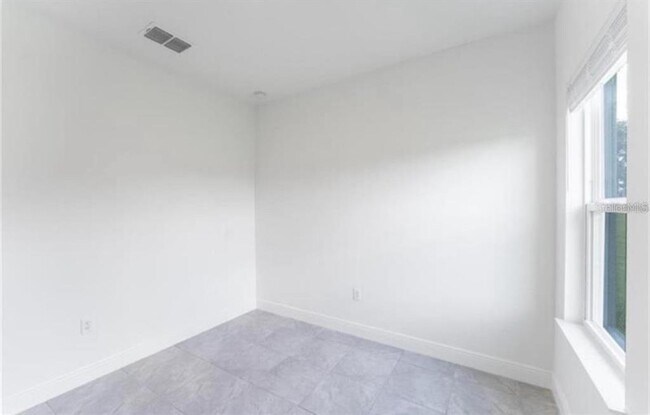 Building Photo - 700 Wombat Way