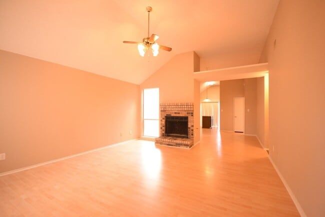 Building Photo - 1117 Brewer Dr