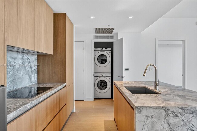 Building Photo - 500 Alton Rd