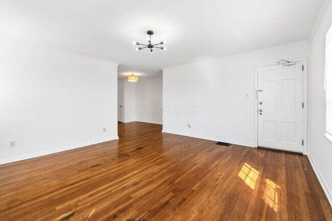 Building Photo - 1147 S Cassingham Rd