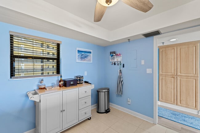 Building Photo - 801 S Ocean Dr