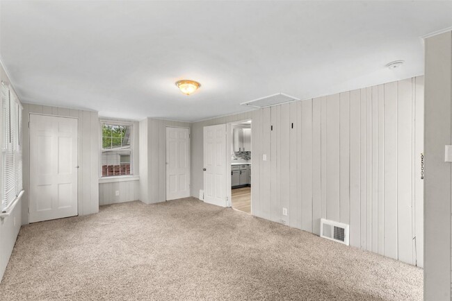 Building Photo - 7621 Weaver Ave