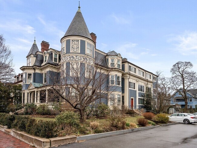 Building Photo - 10 Chester St