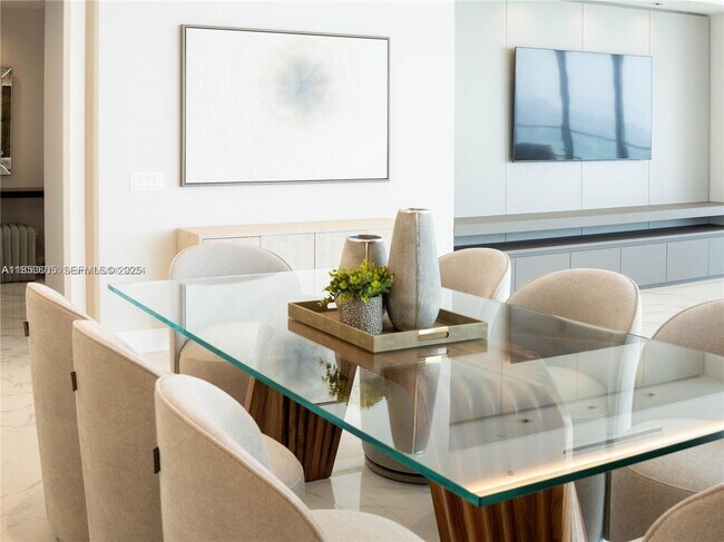 Building Photo - 18501 Collins Ave