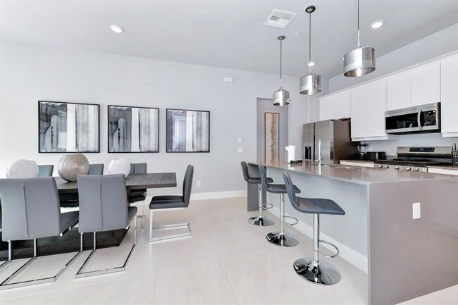 Building Photo - 7770 Sandy Ridge Dr