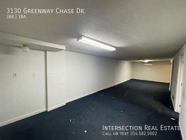 Building Photo - 3130 Greenway Chase Dr