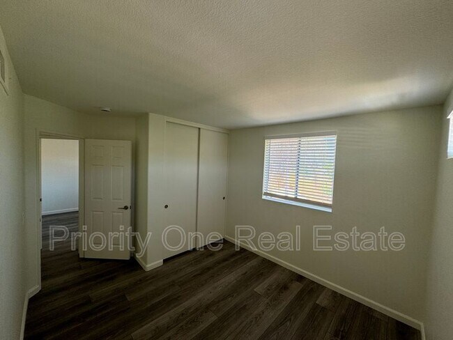 Building Photo - 560 Calle Capistrano