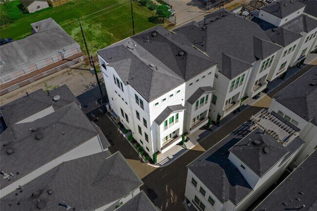 Building Photo - 5469 Larkin St