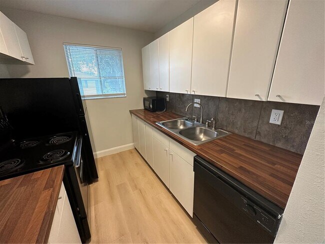 Building Photo - 1835 Bough Ave