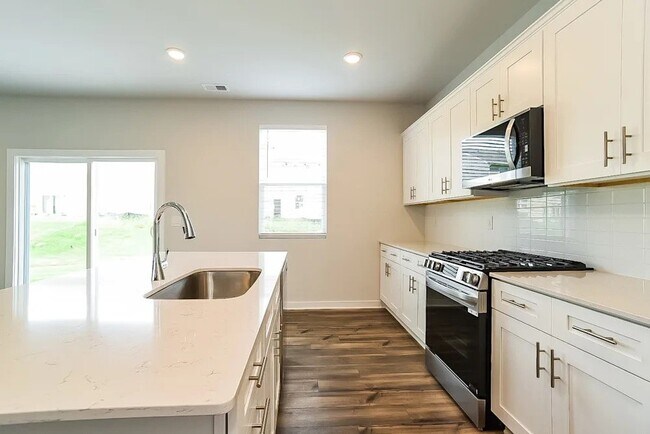 Building Photo - 825 Hallman Br Ln