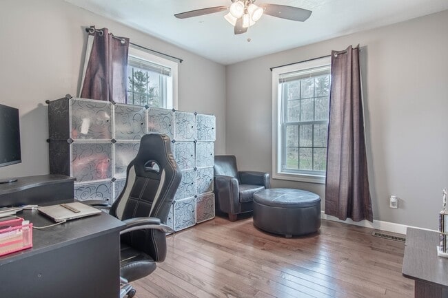 Building Photo - 29573 Maple St