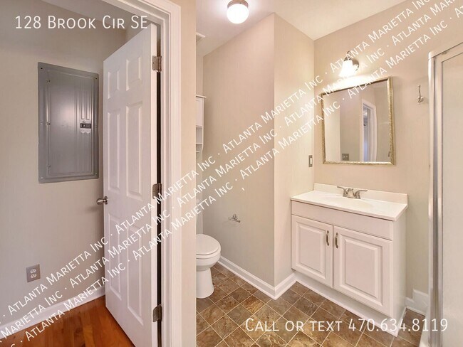 Building Photo - 128 Brook Cir SE