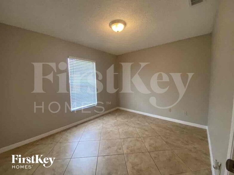 Building Photo - 944 Devonshire Way