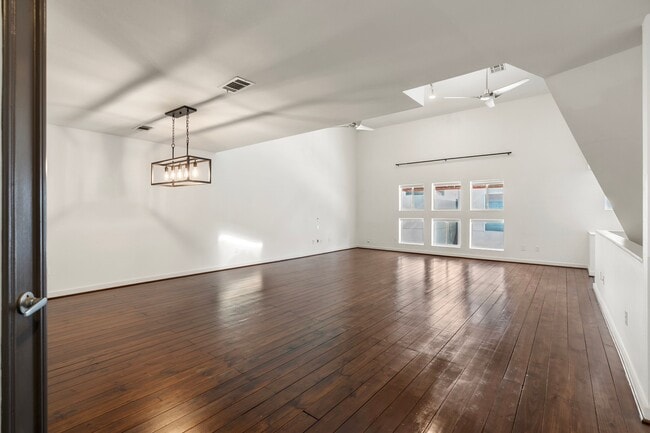 Building Photo - 349 Sydnor St