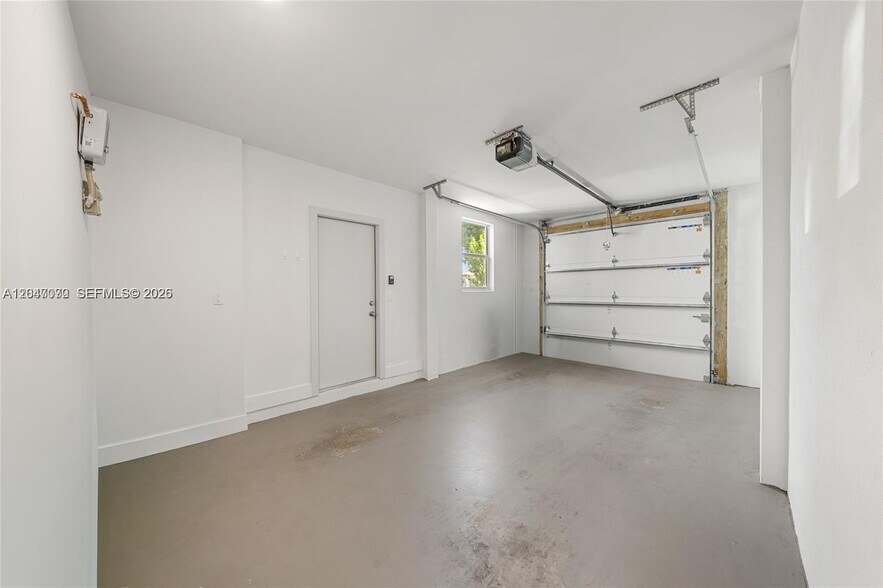 Building Photo - 3431 SW 16th Ter