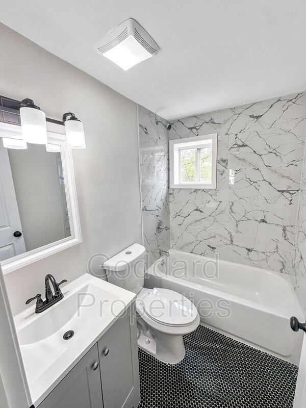 Building Photo - 2073 Larkhall Rd