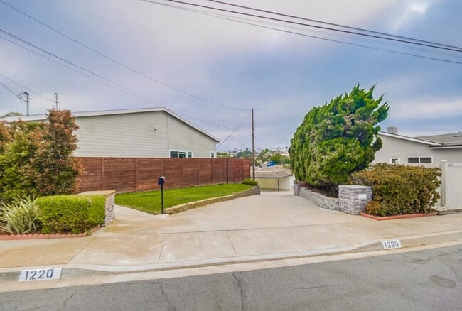 Building Photo - Beautiful house in heart of Point Loma