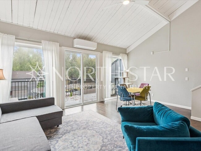 Building Photo - Mt. Park Condo with High Ceilings