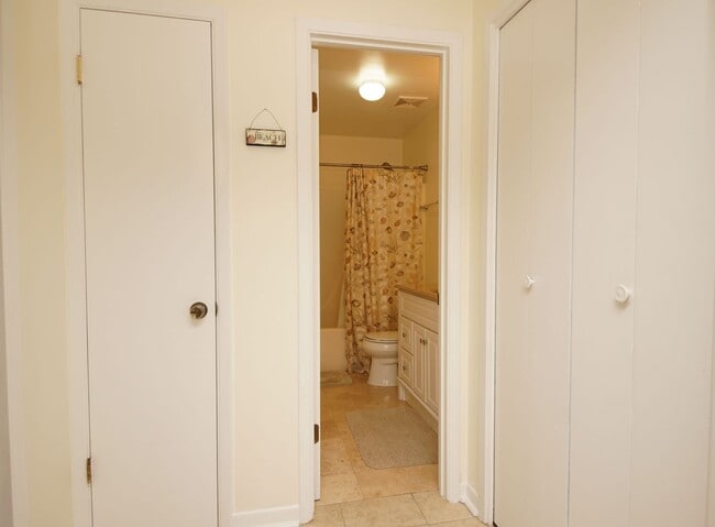 Building Photo - First Floor Condo in Bluewater Bay