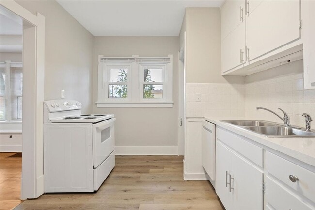 Building Photo - 3 BEDROOM, PLUS 1 BONUS ROOM, 2 BATHROOM SINGLE FAMILY HOME CLOSE TO DOWNTOWN CHEYENNE
