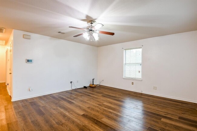 Building Photo - 712 Avenue F