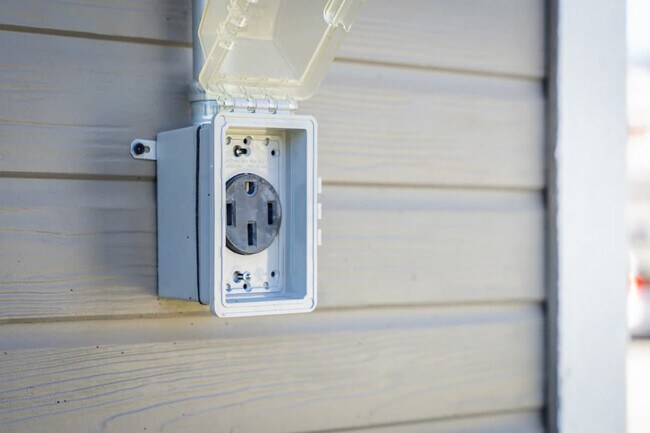 Building Photo - 14350 Ghost Rider Dr