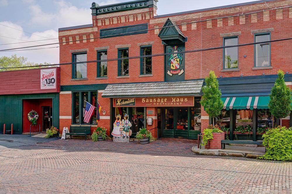 Schmidt's Sausage Haus within walking distance - 610 S 5th St