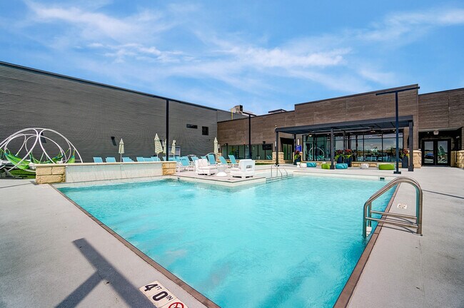 Building Photo - 2875 Olentangy River Rd