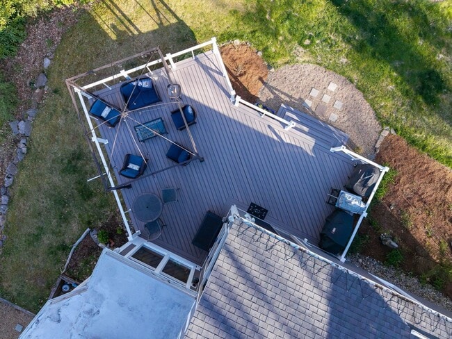 Building Photo - 8 Willey Creek Rd