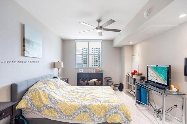 Building Photo - 3020 NE 32nd Ave