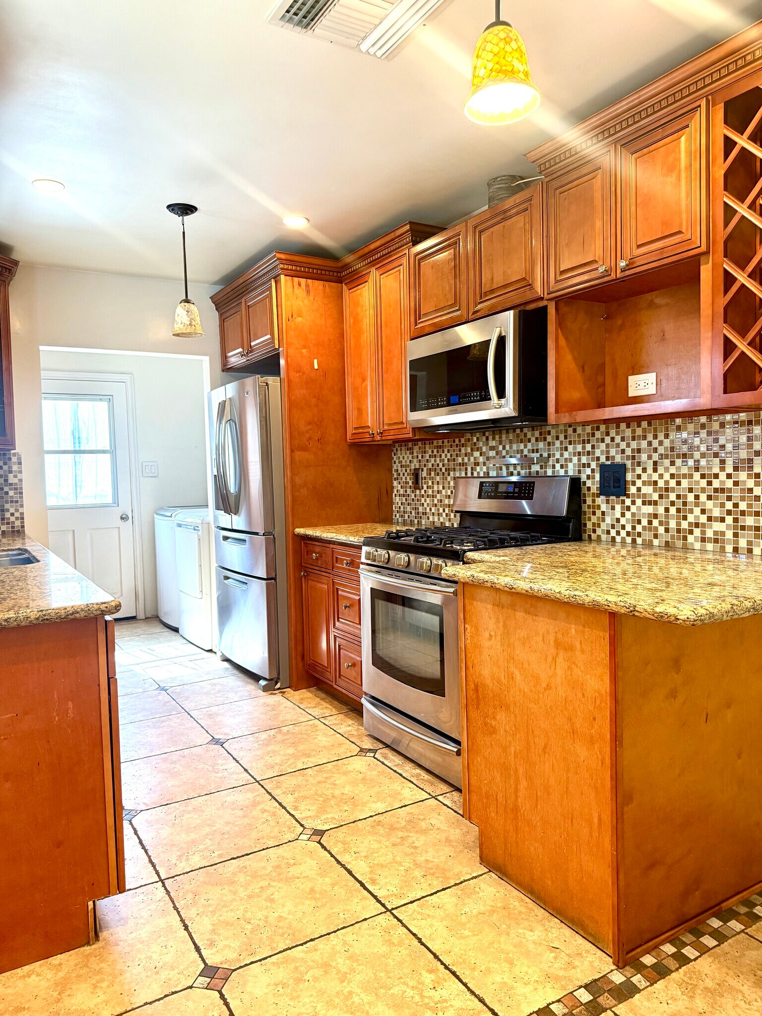 Building Photo - 6517 White Oak Ave