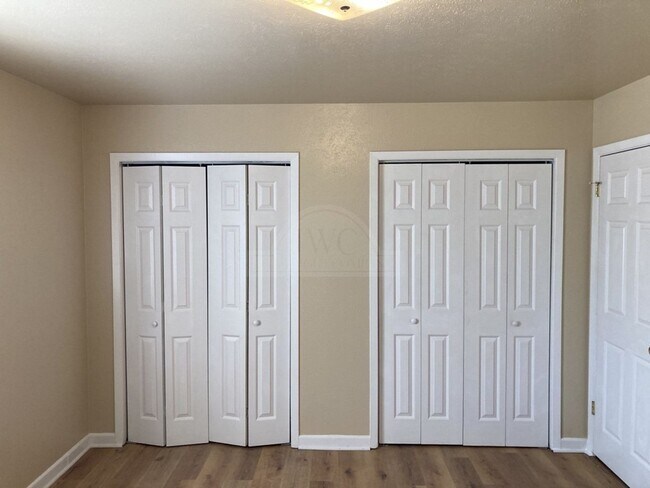 Building Photo - 1814 Crestridge Dr