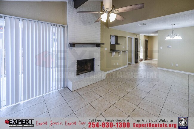 Building Photo - 1233 Royal Crest Dr