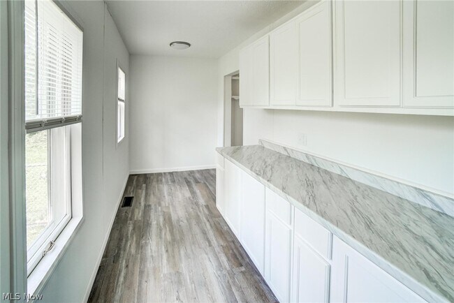 Building Photo - 4312 Kenmore Ave