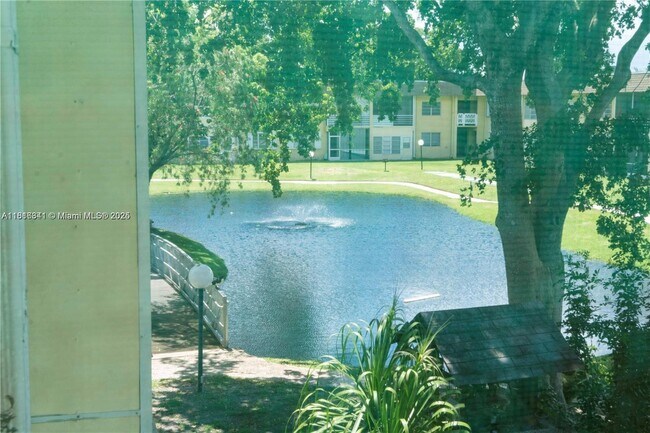Building Photo - 5140 SW 40th Ave