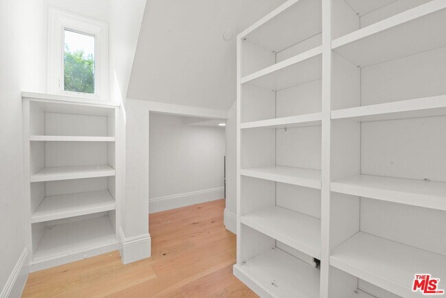 Building Photo - 1153 S Clark Dr