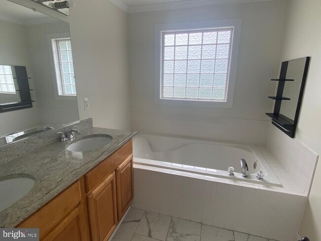Building Photo - 205 Shaw Ct