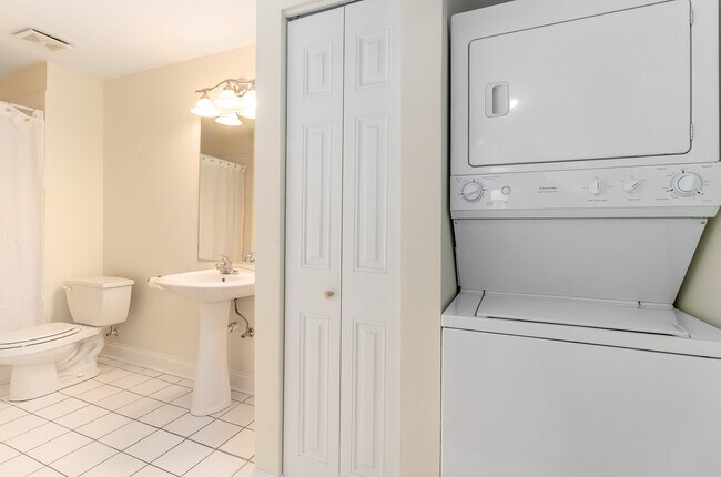 Building Photo - 35 Foxcroft Rd