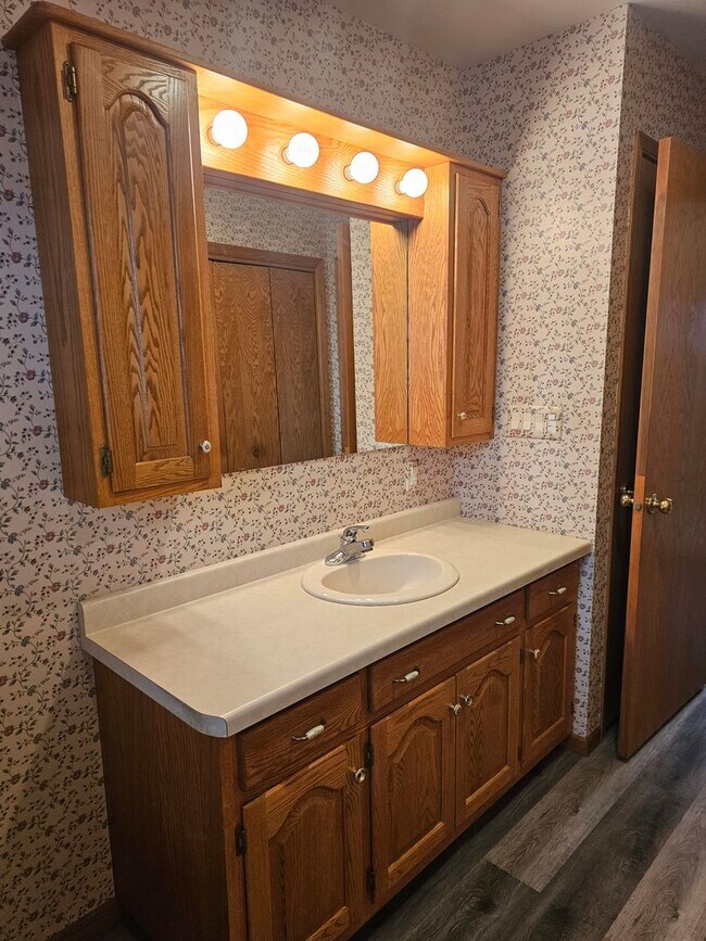 Building Photo - 1 Bed 1 Bath Single Family Home in Wisconsin Rapids