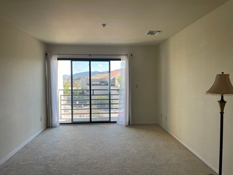 Building Photo - 1201 Alta Vista Ct